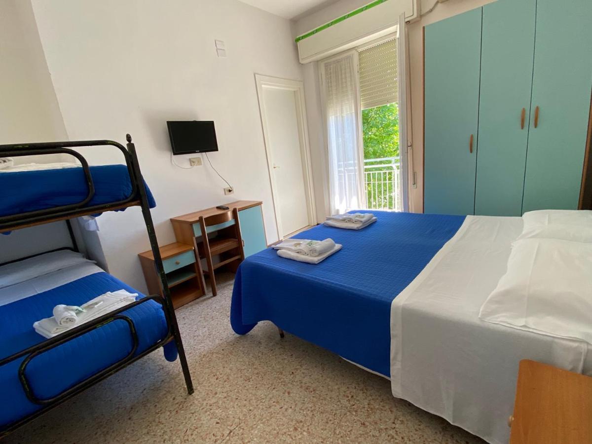 Hotel Luna Rossa Римини Экстерьер фото