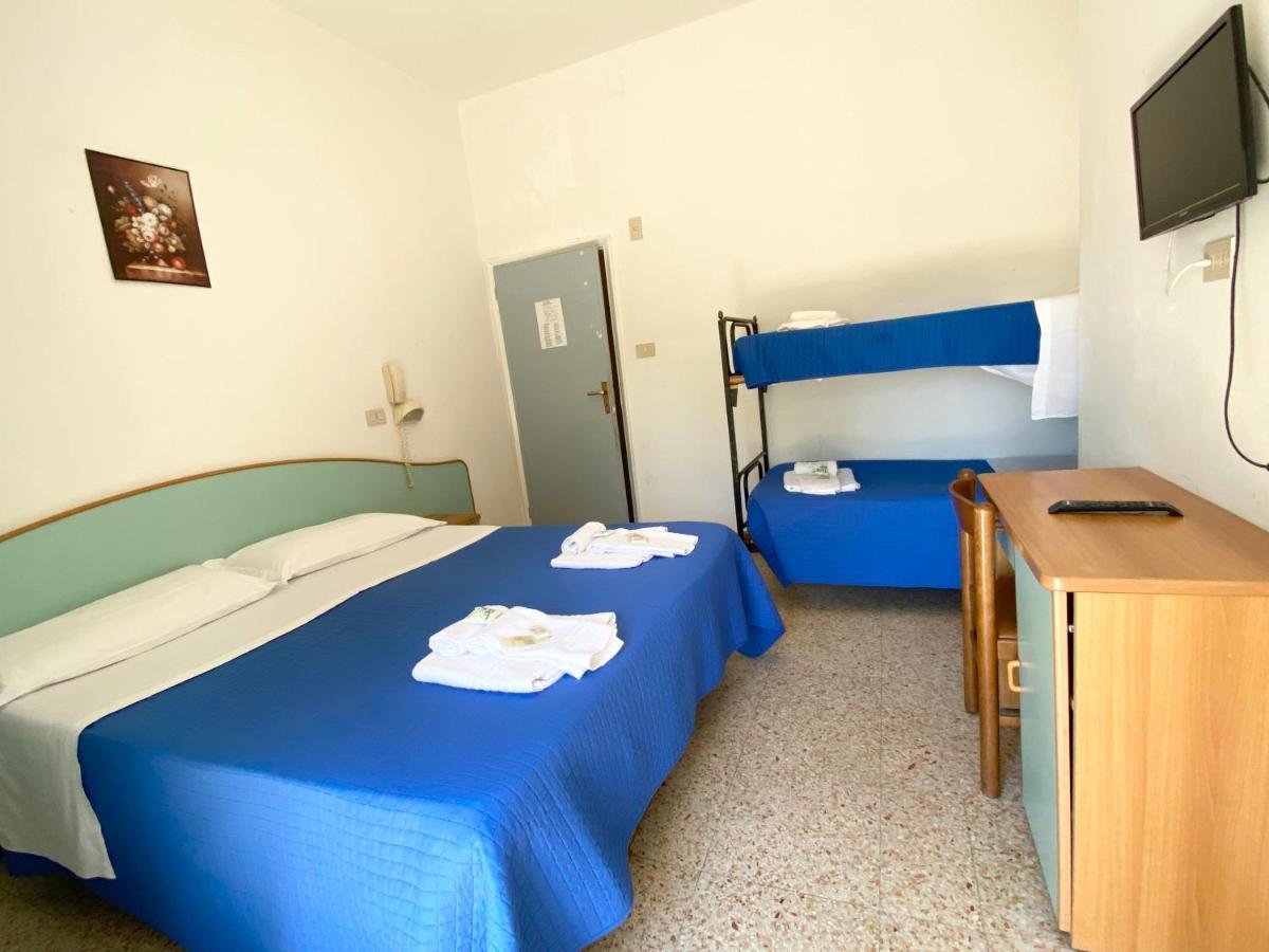 Hotel Luna Rossa Римини Экстерьер фото