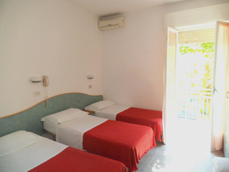 Hotel Luna Rossa Римини Экстерьер фото